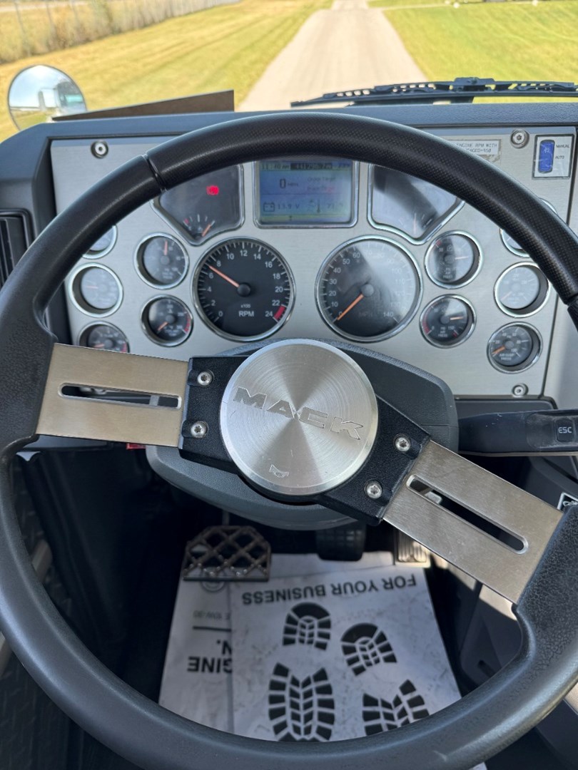 2016 MACK CXU613 - USED TRUCKS DAY CAB - image 14